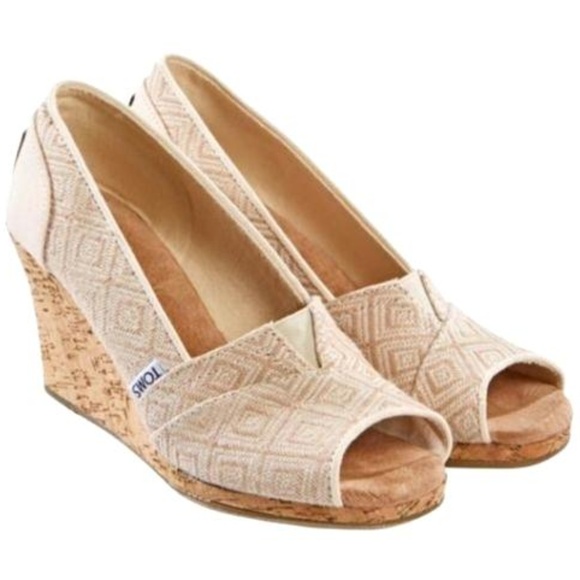 Toms Shoes - TOMS wedge natural woven diamond  Size 9